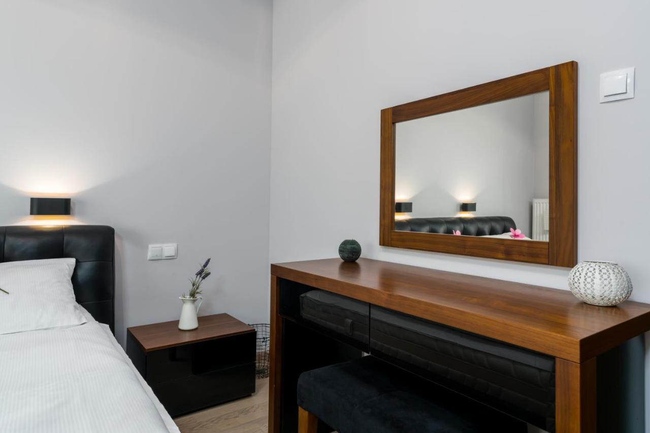 Apartments Poznan Towarowa By Noclegi Renters Ngoại thất bức ảnh